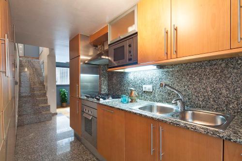 My Space Emirates - Charming Duplex in Barcelona ideal for Families or Friends