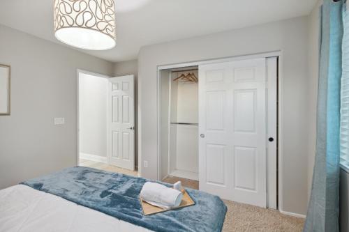 a bedroom with a bed and a closet at 5BR 3BA Home - King Beds - Fast Wifi home in Victorville