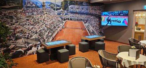 a large audience watching a tennis match on a stage at Vital & Sporthotel Brixen in Brixen im Thale