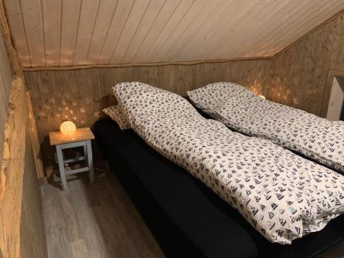 Cama o camas de una habitación en Lofoten- Feriehus Fjøsen