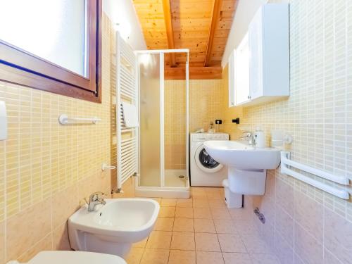a bathroom with a sink and a toilet at Rododendro House Relax in Germasino