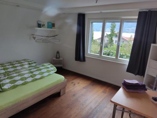 a bedroom with a bed and a window at Jasmins Airbnb in Einigen