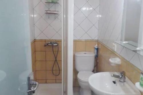 a bathroom with a toilet and a sink at Casa Olga in Caleta de Sebo