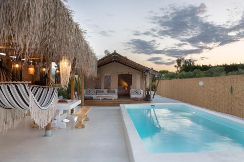 Πισίνα στο ή κοντά στο NOMAD GLAMPING