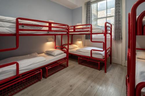 5 Bed Mixed Dorm Ensuite (18–40 years)