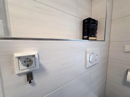 a bathroom with a lightswitch and a book on the wall at Appartement Neugasse de Luxe - Komfort & Stil inklusive in Bad Camberg
