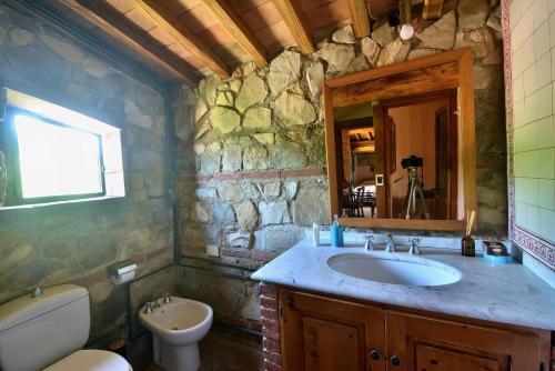 A bathroom at Molino in chianti