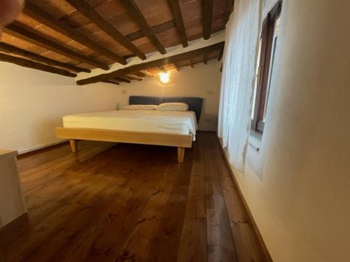 A bed or beds in a room at La Fortezza