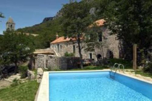 Πισίνα στο ή κοντά στο Authentic stone house