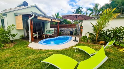 Πισίνα στο ή κοντά στο Bungalow Cosy Citronnelle