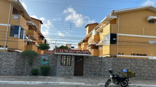 Το κτήριο όπου στεγάζεται  το διαμέρισμα