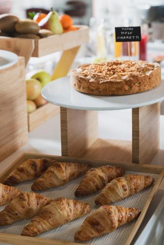 a display of bread and pastries in a bakery at Al Ponticello in Comacchio