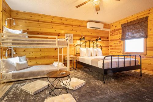 Ένα ή περισσότερα κρεβάτια σε δωμάτιο στο Mount Mitchell Eco Retreat