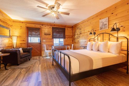 Ένα ή περισσότερα κρεβάτια σε δωμάτιο στο Mount Mitchell Eco Retreat