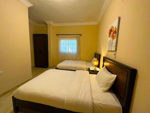 a bedroom with two beds and a window at منتجع داري الهدا in Al Hada