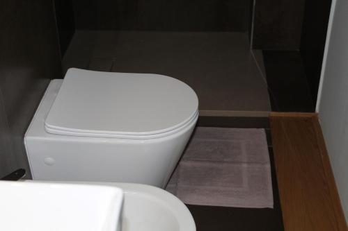 a bathroom with a white toilet in a room at Bari Center Rooms in Bari