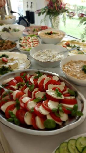 Makanan di atau berdekatan hotel
