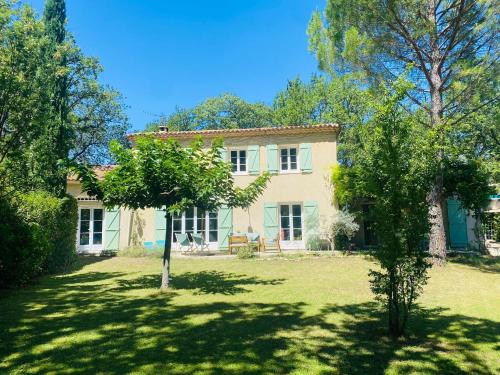 Magnifique villa avec jardin proche centre ville, climatisé