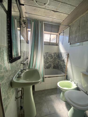 a bathroom with a sink and a toilet and a tub at departamento A City Bell in City Bell