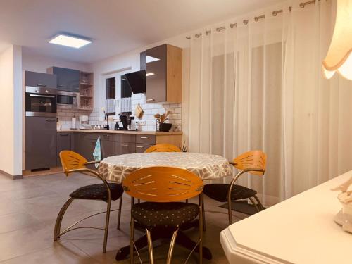 a kitchen and dining room with a table and chairs at Apartment am Engelsblick - die Eifel direkt vor der Tür in Kreuzau