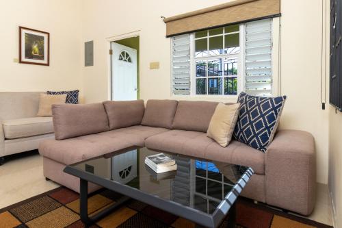 Χώρος καθιστικού στο Villas in Draxhall, Pool, Gym, Tennis, Kids Playground