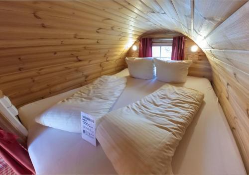 a room with two beds in a log cabin at Rheingau 524 Schlaffassdorf direkt am Rhein in Geisenheim