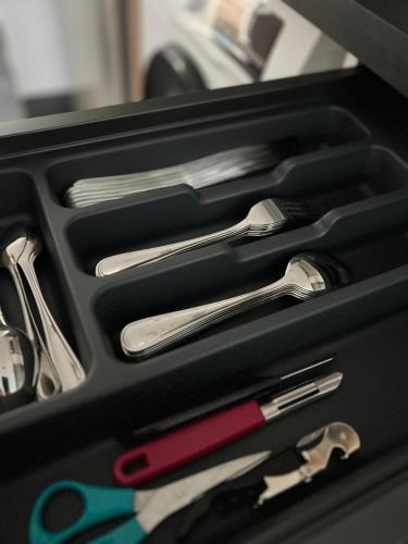 a tool box with scissors and other tools in it at Le Ptit Gite de Chablis - Maison avec Cour en Centre-Ville in Chablis