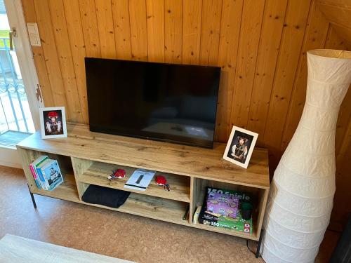 a flat screen tv sitting on top of a entertainment center at Ferienwohnung im Herzen Tribergs in Triberg