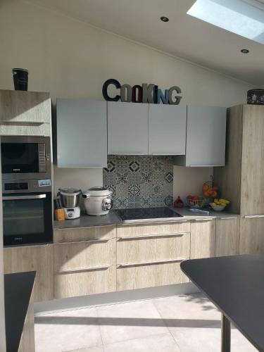 Photo de la galerie de l'établissement Villa Mesnil St Denis - Idéal Pour les Jeux Olympiques PARIS 2024, à Le Mesnil-Saint-Denis