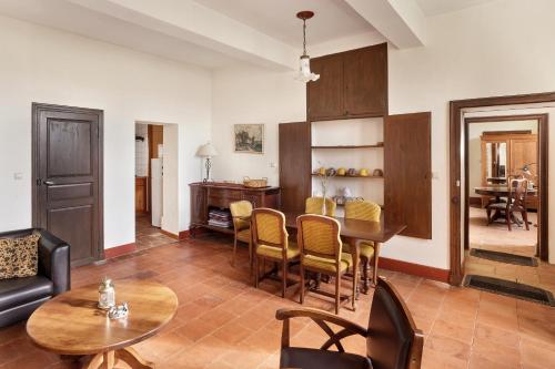 a living room with a table and chairs at La Colonie St Joseph - Gîtes pour 6 de charme in Labastide-Savès