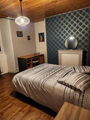 Ένα ή περισσότερα κρεβάτια σε δωμάτιο στο La chambre d'Antoine