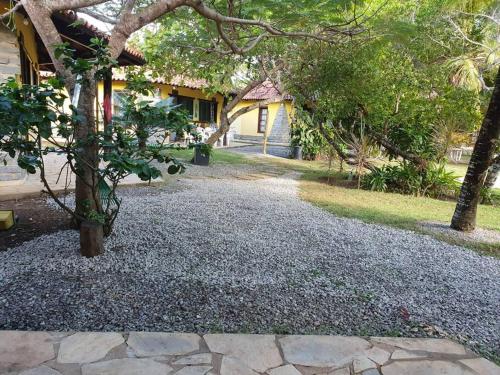 a gravel driveway in front of a house at Bangalô em Guaratiba - Prado/BA in Prado