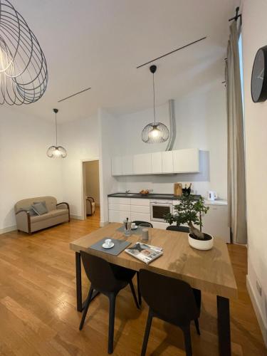 a kitchen and living room with a table and chairs at Suite Tergesteo in Trieste