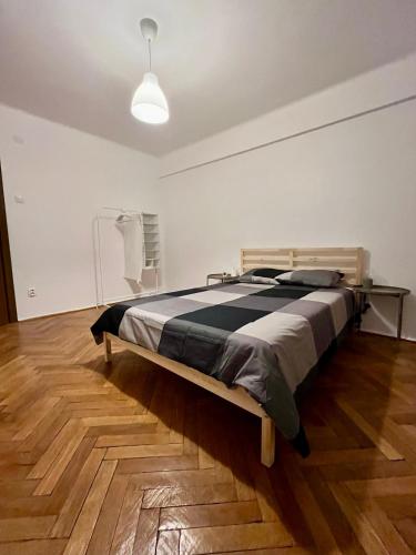 a bedroom with a large bed in a room at 2 Bedrooms Apartment In The Heart Of The City in Craiova