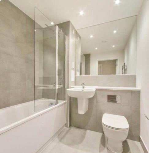 a bathroom with a toilet and a sink and a shower at VG Apartments 2 Bedroom LDN in London