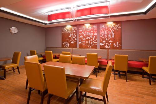 Et opholdsområde på TownePlace Suites by Marriott Sioux Falls South