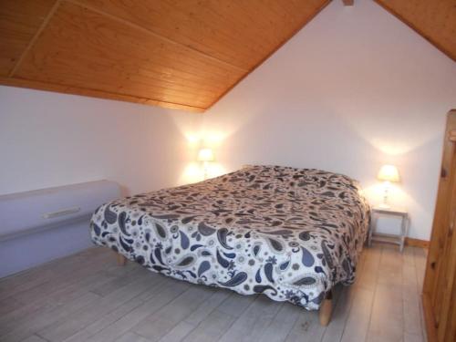 Ліжко або ліжка в номері Villa proche plage et centre ville - V06952