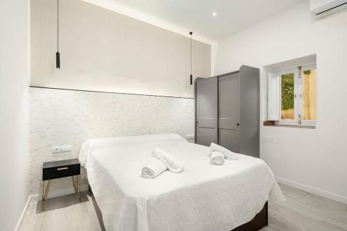 Newly refurbished Modern 2-Bed Apartment in Heart of Torremolinos