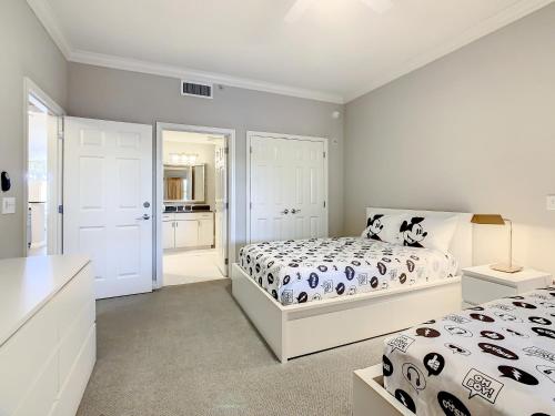 MINUTES FROM DISNEY 3bed 3bath Poolside at LUXURIOUS RESORT photo 49