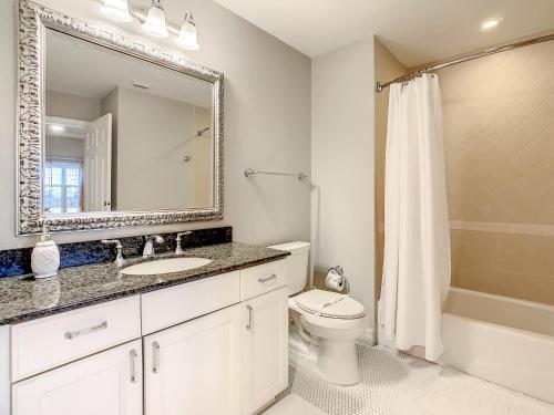 MINUTES FROM DISNEY 3bed 3bath Poolside at LUXURIOUS RESORT photo 51