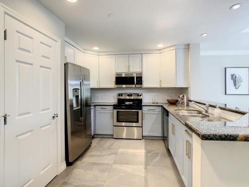 MINUTES FROM DISNEY 3bed 3bath Poolside at LUXURIOUS RESORT photo 35