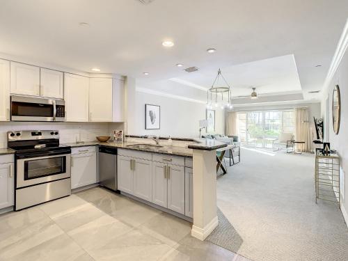 MINUTES FROM DISNEY 3bed 3bath Poolside at LUXURIOUS RESORT photo 34