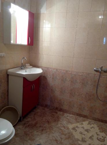 a bathroom with a sink and a toilet at Villa Sunny Hill in Fish Fish