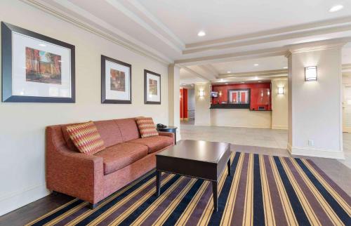 a living room with a couch and a coffee table at Extended Stay America Suites - Atlanta - Gwinnett Place in Duluth