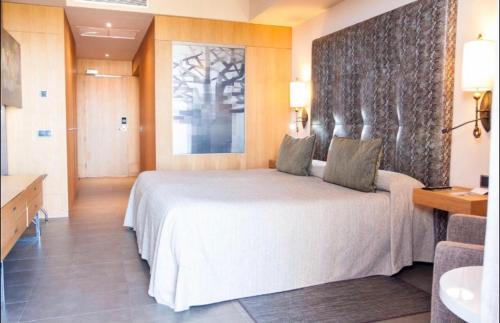 Postel nebo postele na pokoji v ubytování Hanza Tower GRAND HOTEL Pool Jacuzzi Sauna