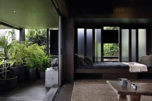 Giường trong phòng chung tại Shack Palace Noosa Home