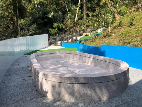 Kolam renang di atau dekat dengan Jingshan Landscape