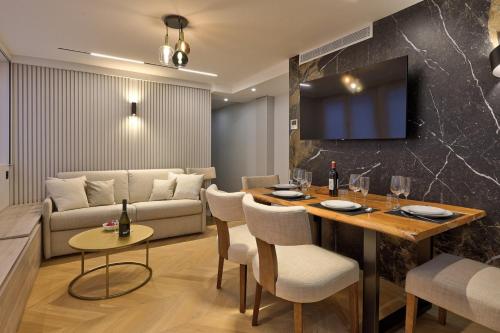 Photo de la galerie de l'établissement 368 Suite Fondary 3 - Superb apartment in Paris, à Paris