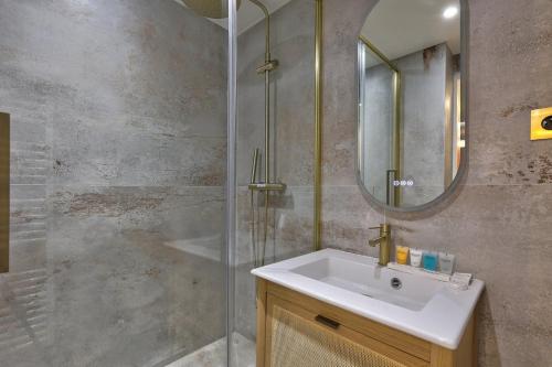 Photo de la galerie de l'établissement 367 Suite Fondary 1 - Superb apartment in Paris, à Paris