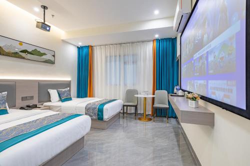 Postel nebo postele na pokoji v ubytování Zhuhai Golden Lake Bay Hotel